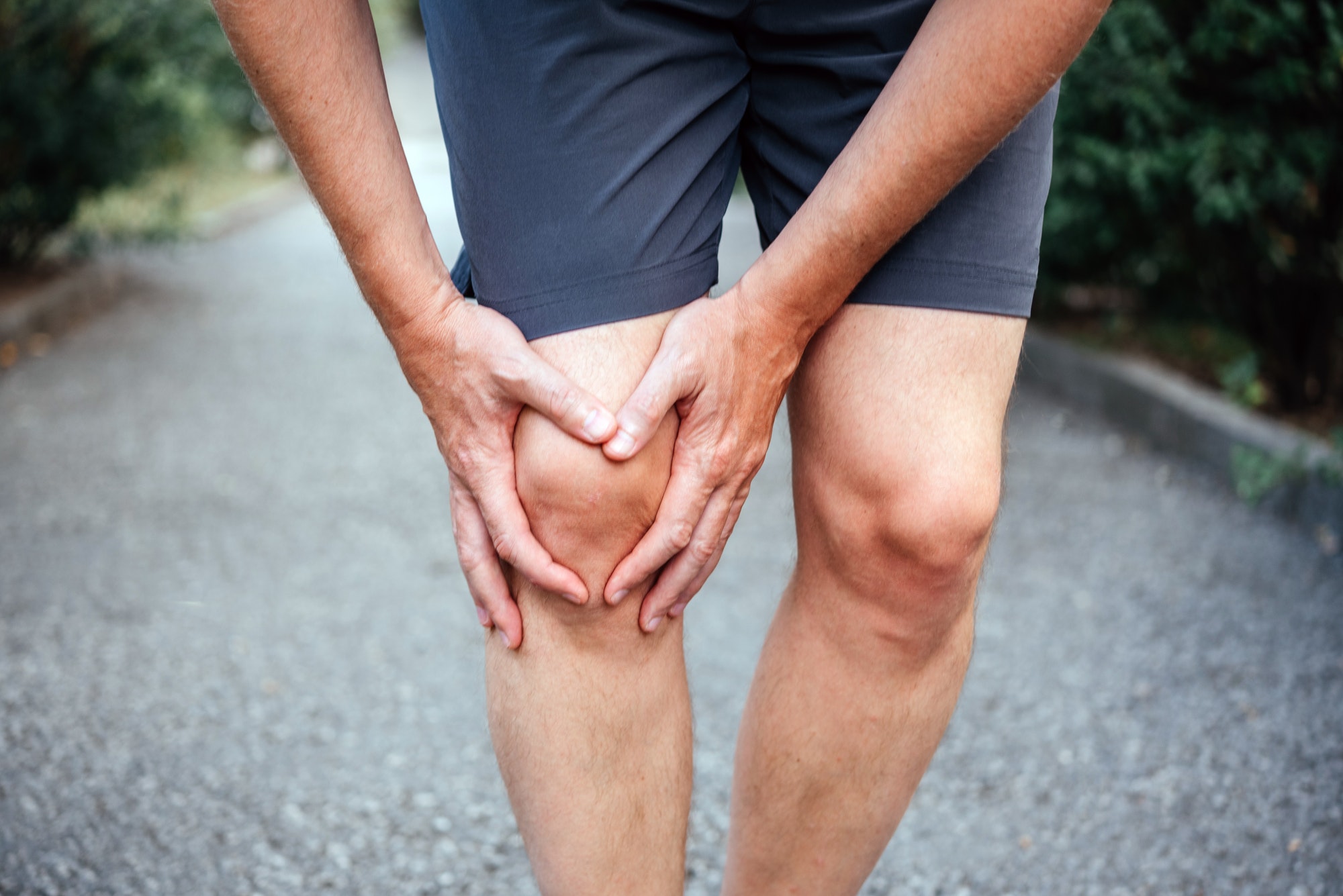 long term knee pain without injury