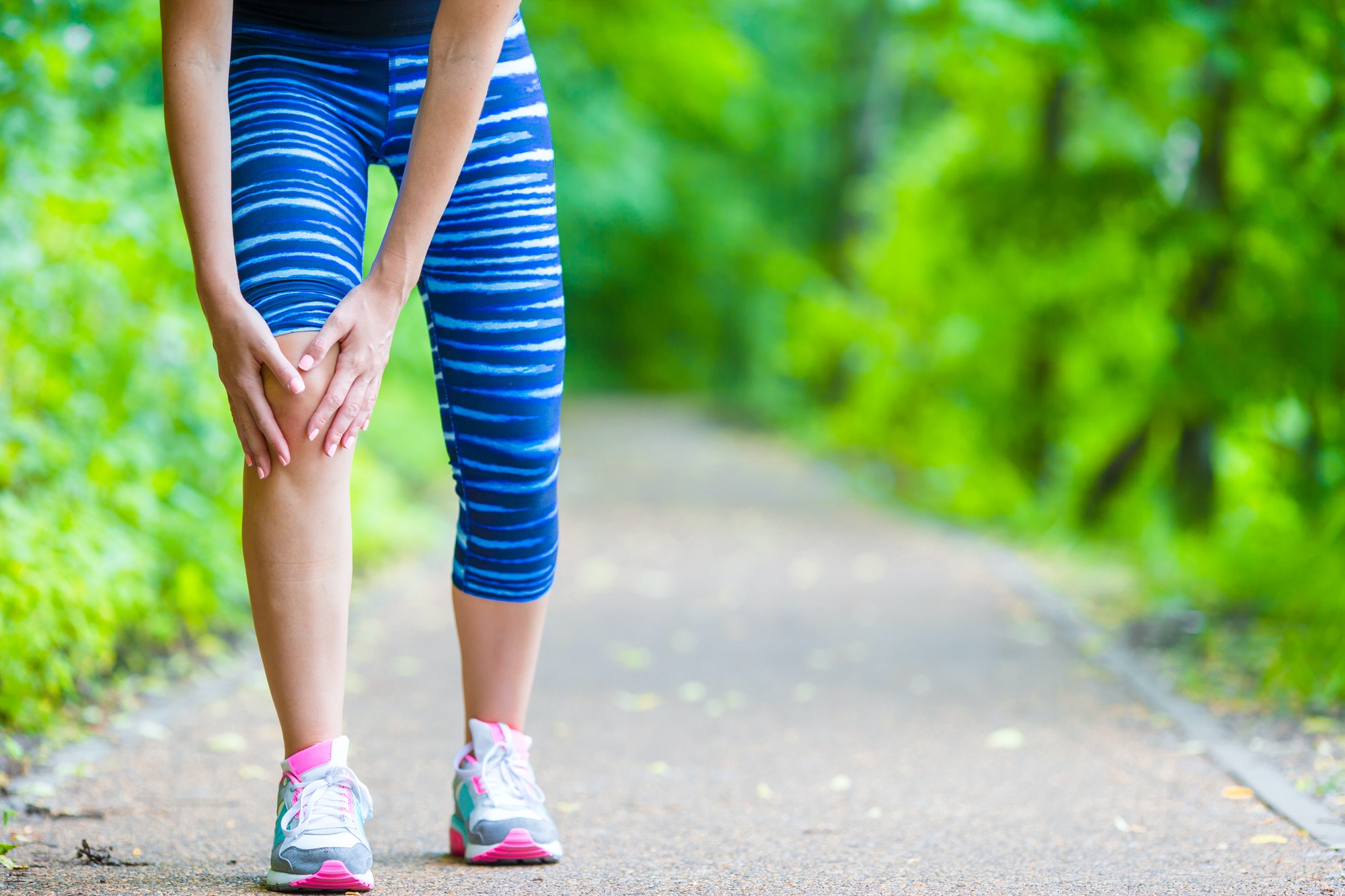 what causes knee pain when bending