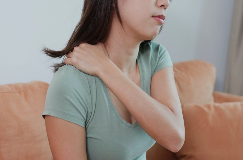  Back Pain Between Shoulder Blades – 13 Proven Methods For Relief