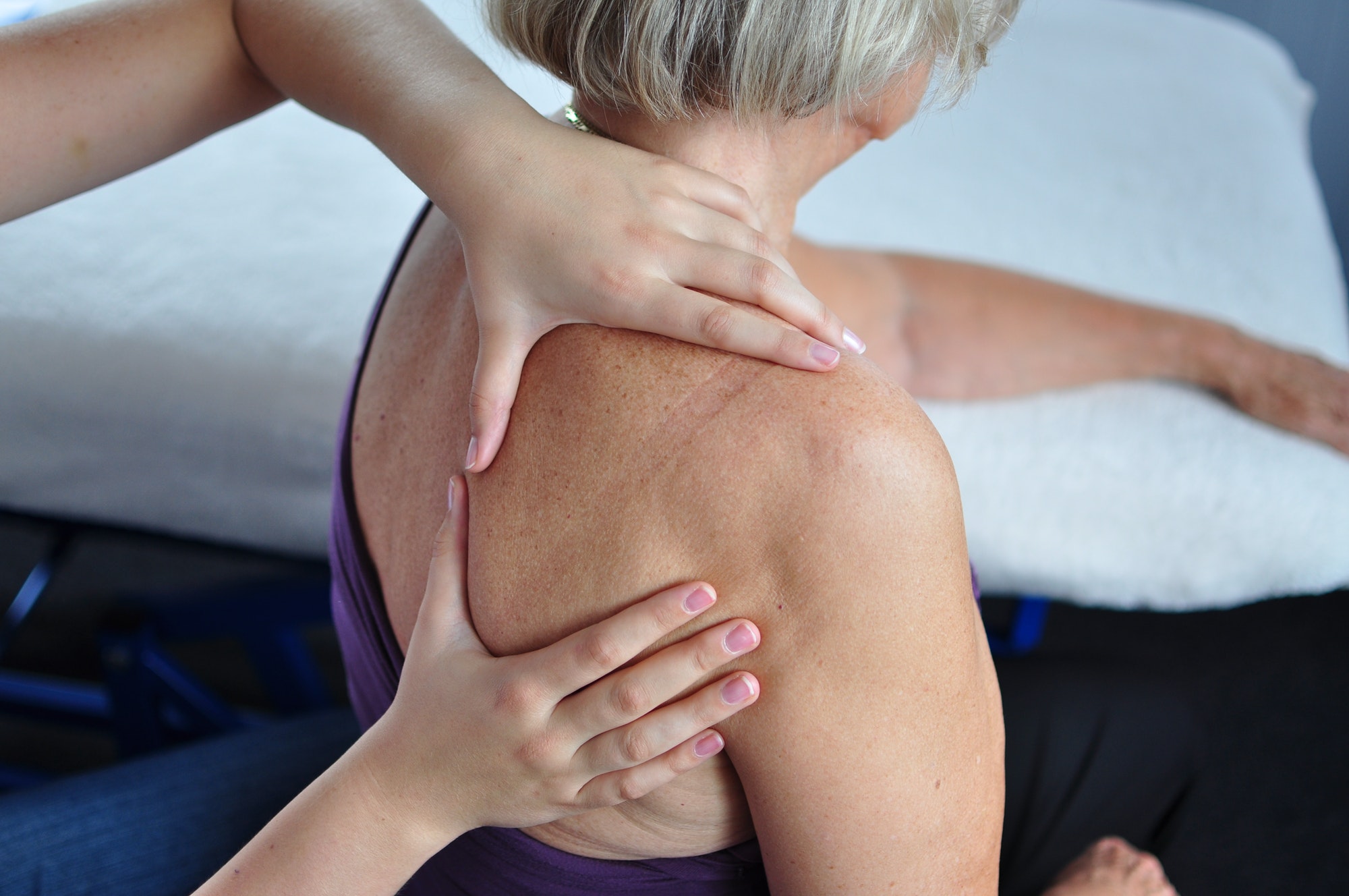 Burning In Shoulder Blade | 7 Possible Causes & Solutions