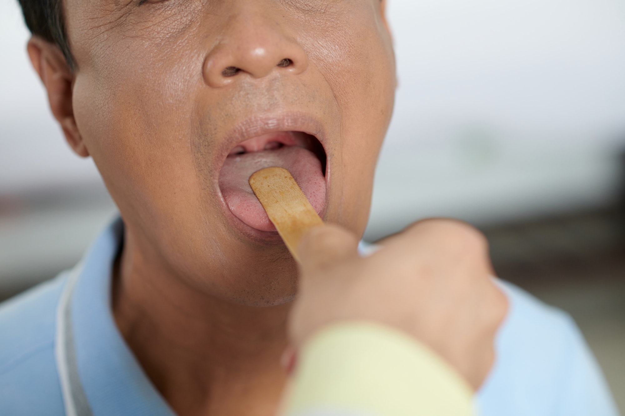 pain in back of tongue when swallowing