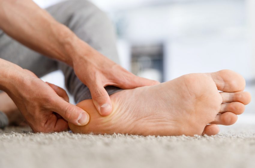  Pain On Bottom Of Heel | The 7 Possible Causes and Treatment