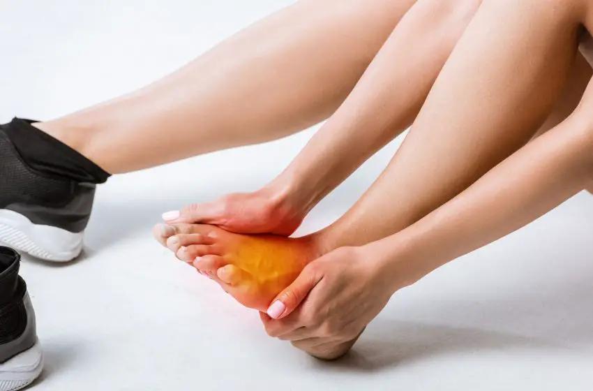  Sharp Needle Like Pain In Foot | 7 Possible Causes