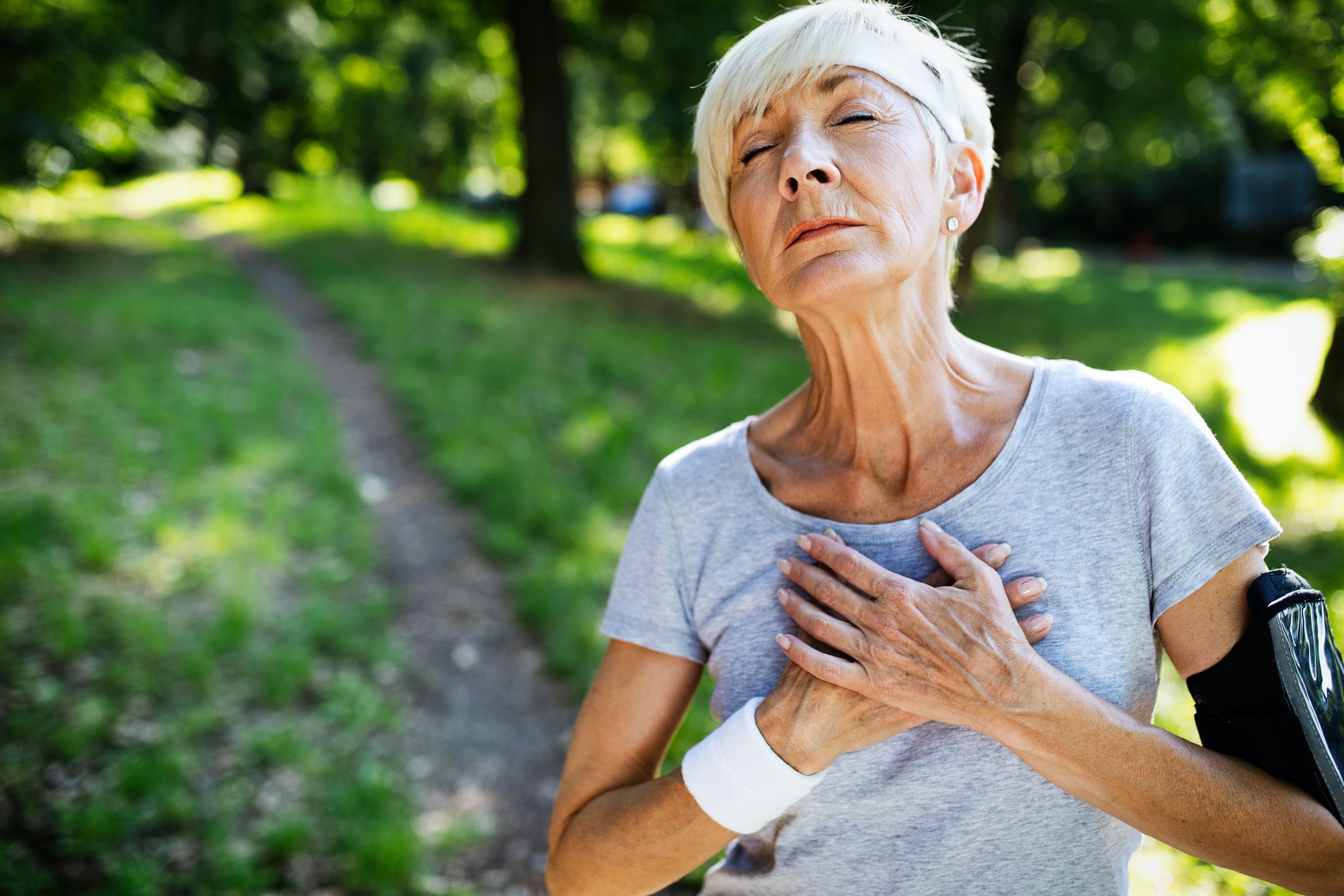 pain between breasts in center of chest