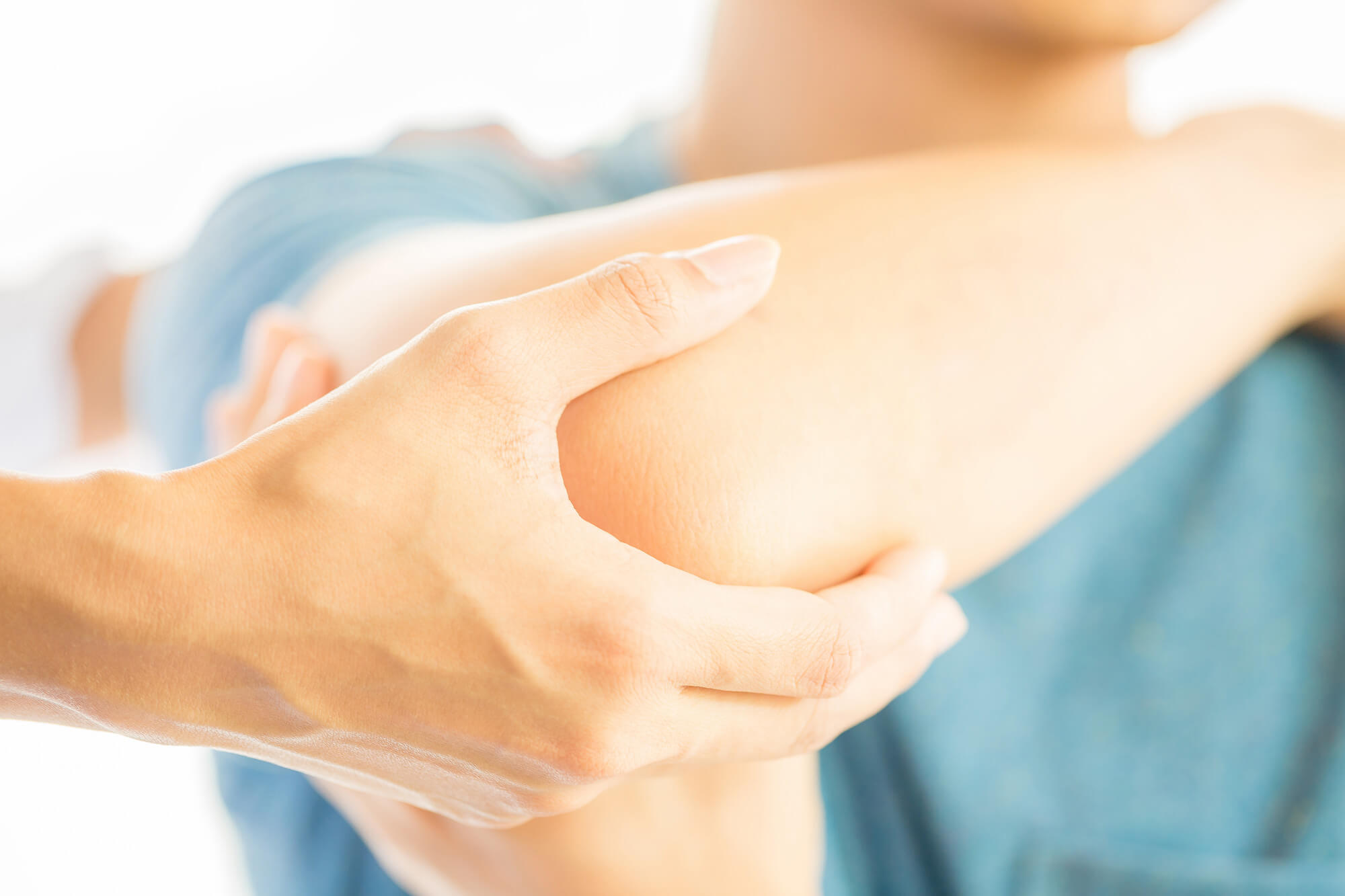 pain in right arm causes